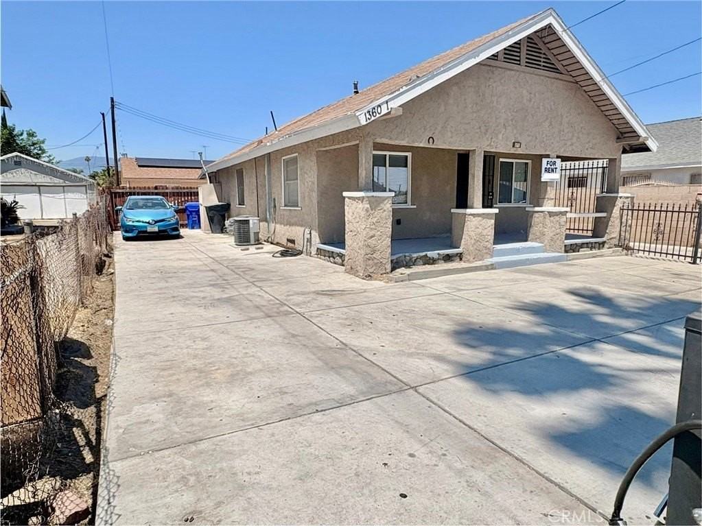 1360 Poplar St - Photo 2 of 50