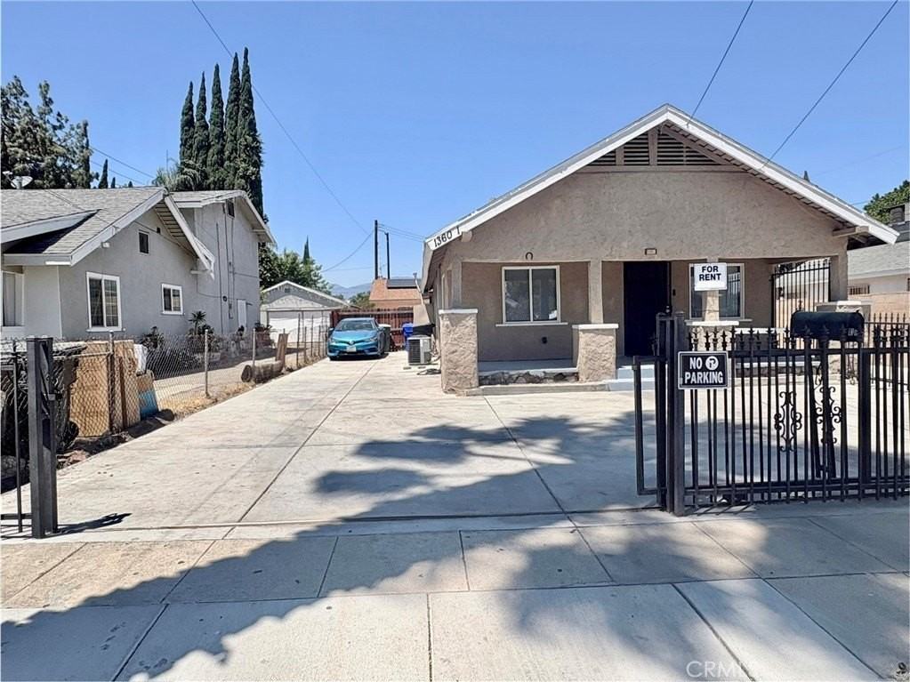 1360 Poplar St - Photo 3 of 50
