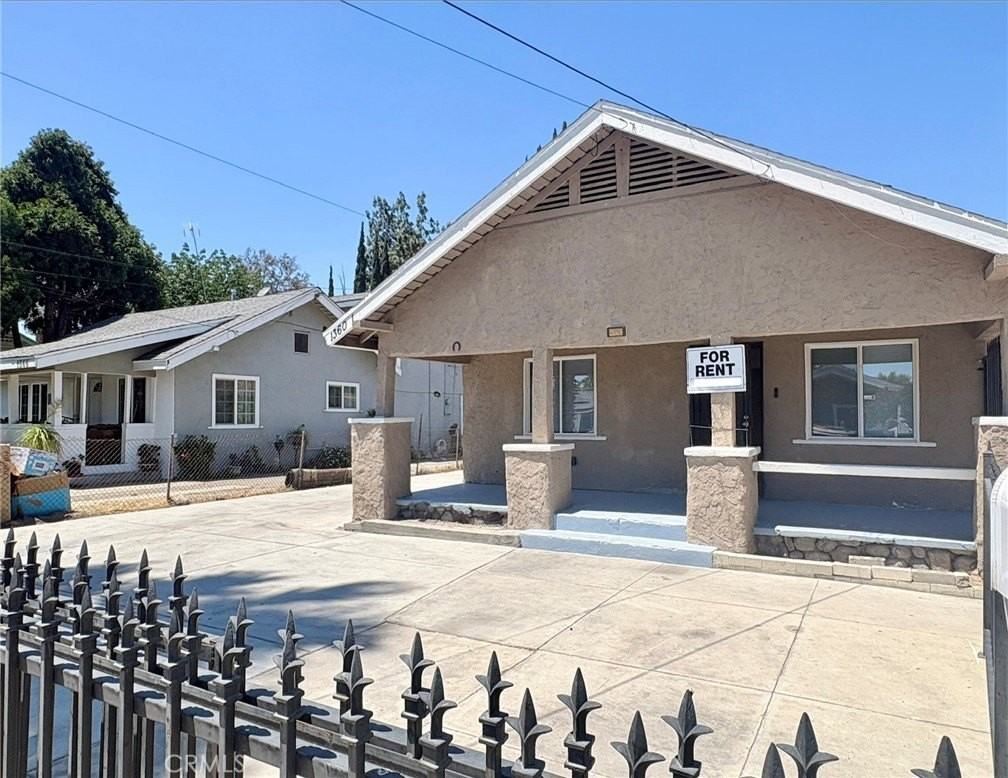 1360 Poplar St - Photo 4 of 50