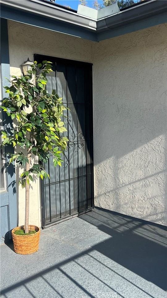 338 E Meats Ave - Photo 4 of 26