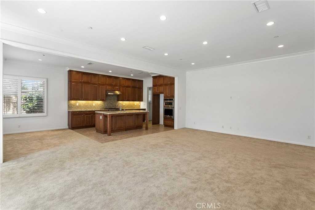 68 Bloomington - Photo 3 of 18