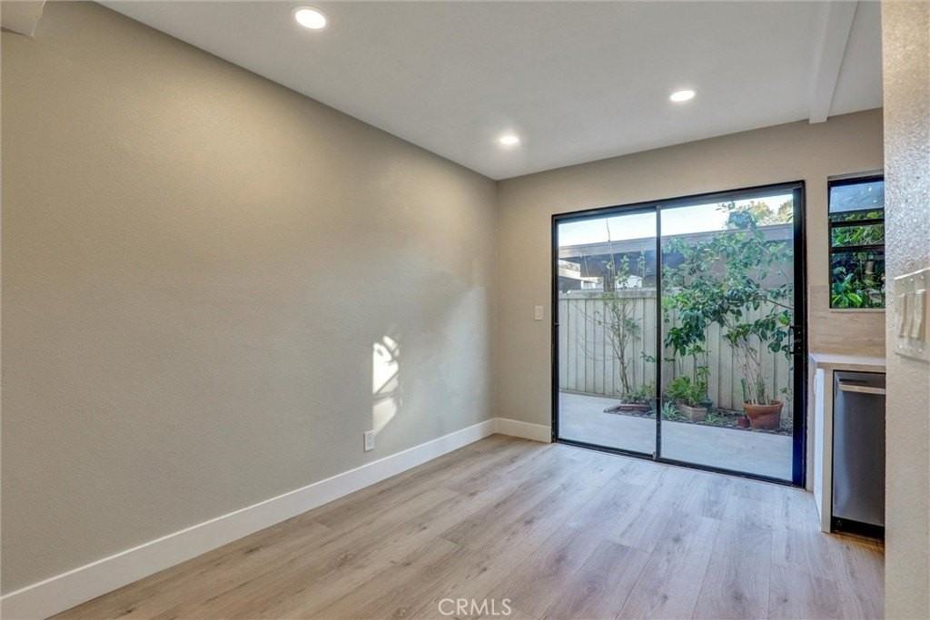 93 Streamwood - Photo 3 of 17