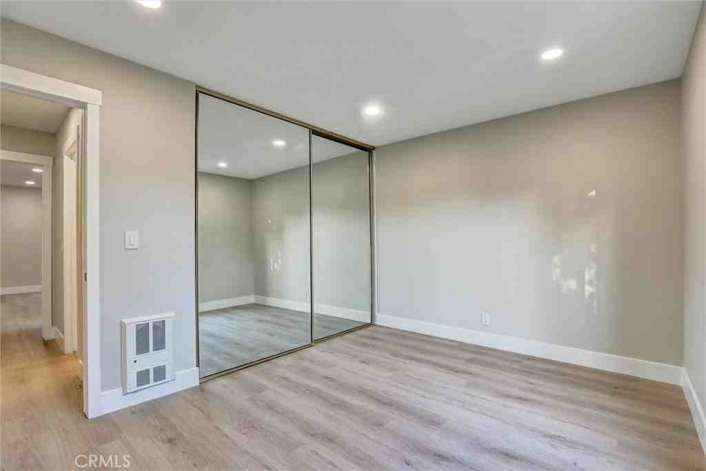 93 Streamwood - Photo 4 of 17