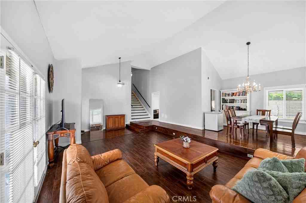 2540 Royale Pl - Photo 3 of 35