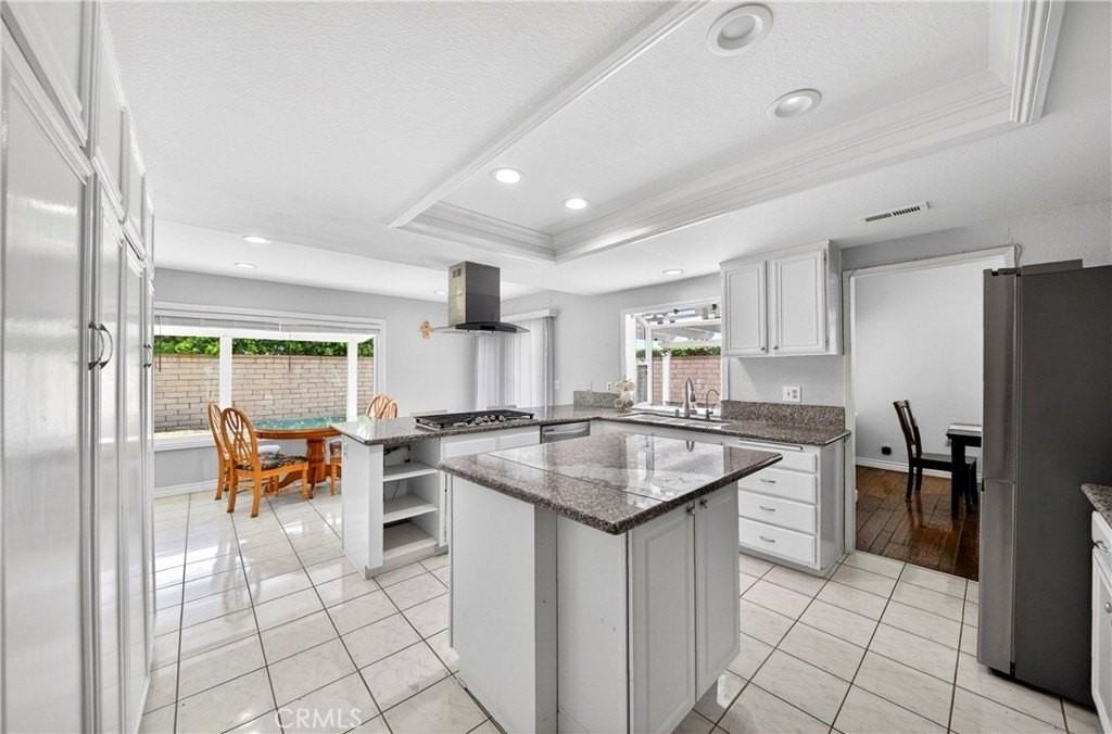 2540 Royale Pl - Photo 6 of 35