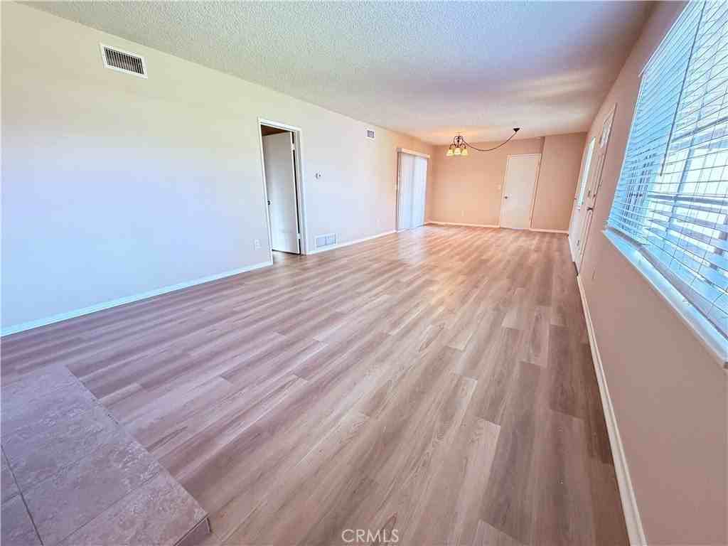 14820 Ragan Dr - Photo 4 of 27