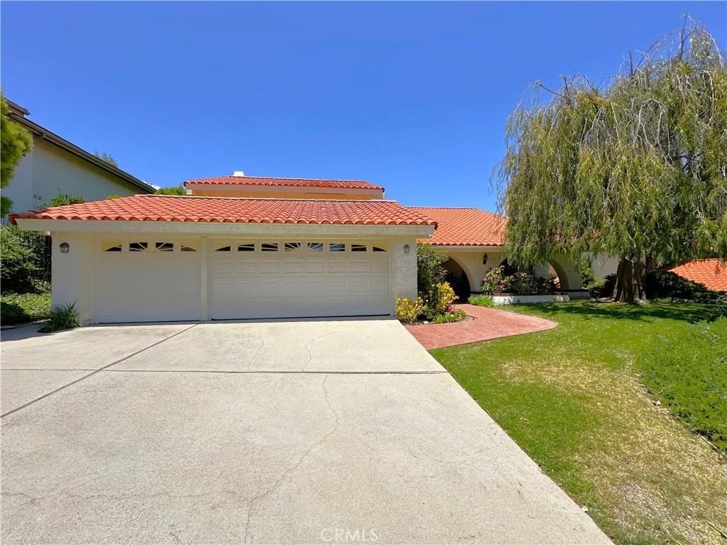 26543 Academy Dr - Photo 2 of 50