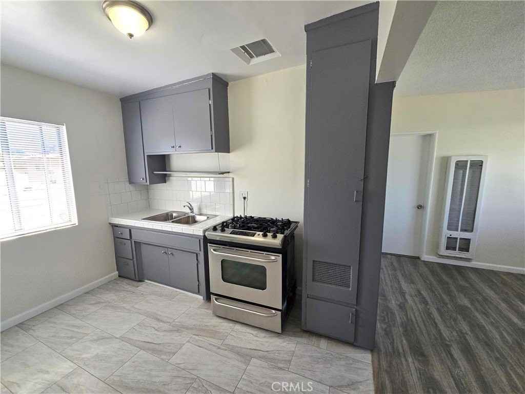 1140 W 120th St #8 - Photo 5 of 15