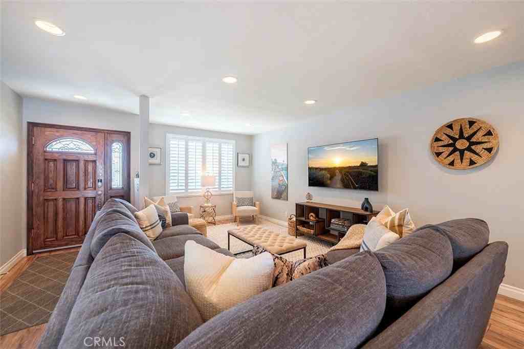 18417 Glenburn Ave - Photo 5 of 37
