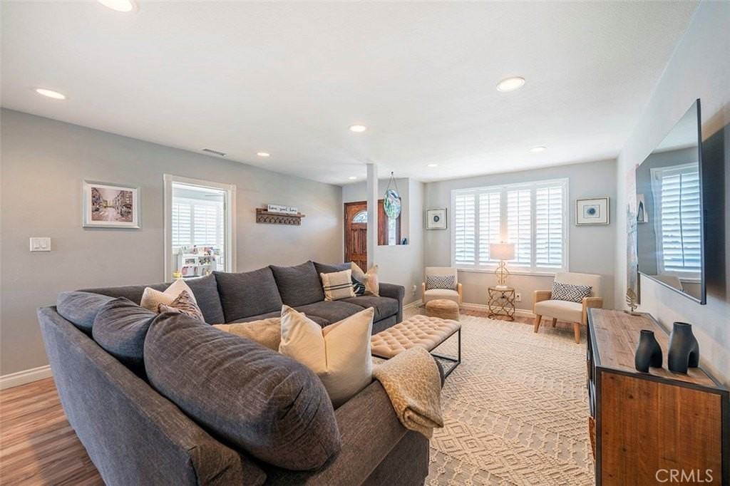 18417 Glenburn Ave - Photo 6 of 37