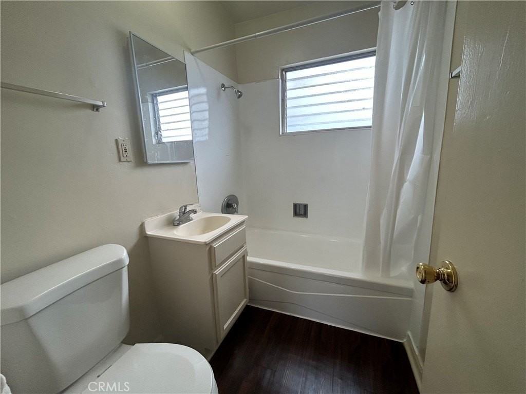 325 W Carson St #8 - Photo 5 of 8