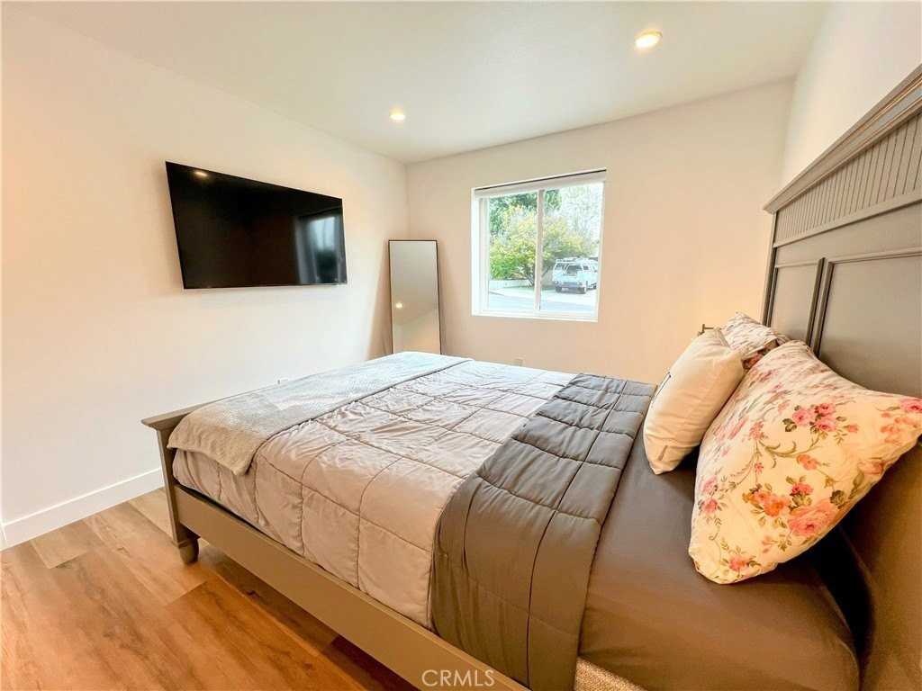 5311 Lockhurst Dr - Photo 3 of 17