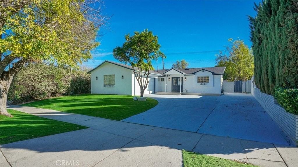 24306 Gilmore St - Photo 2 of 50