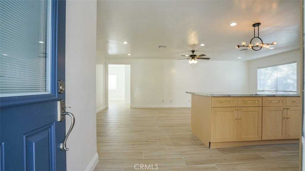 24306 Gilmore St - Photo 7 of 50