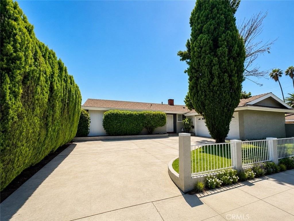 16404 Mayall St - Photo 2 of 23