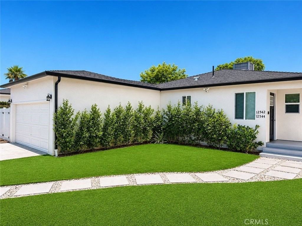 12542 Emelita St - Photo 5 of 13