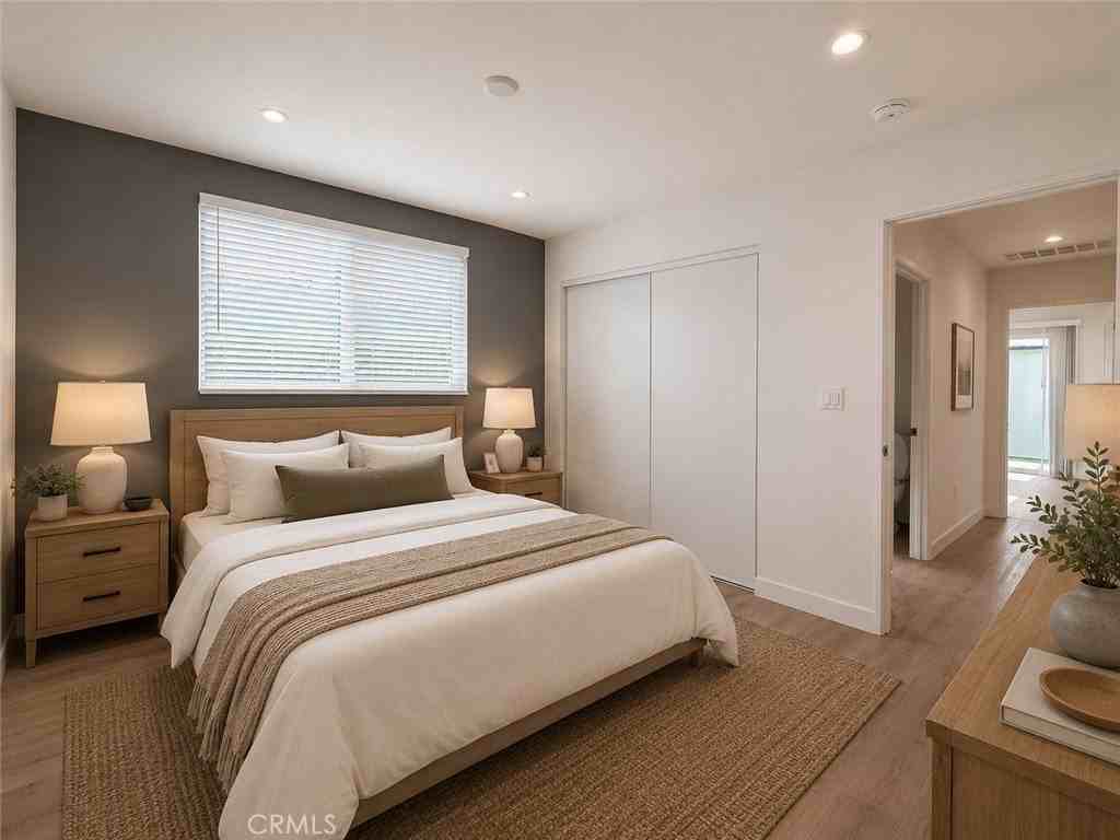 12542 Emelita St - Photo 6 of 13