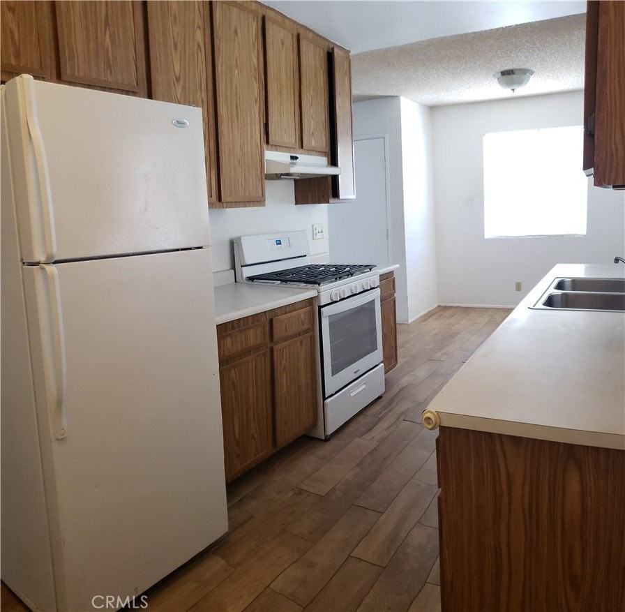 1964 W Oakland Ave - Photo 4 of 13