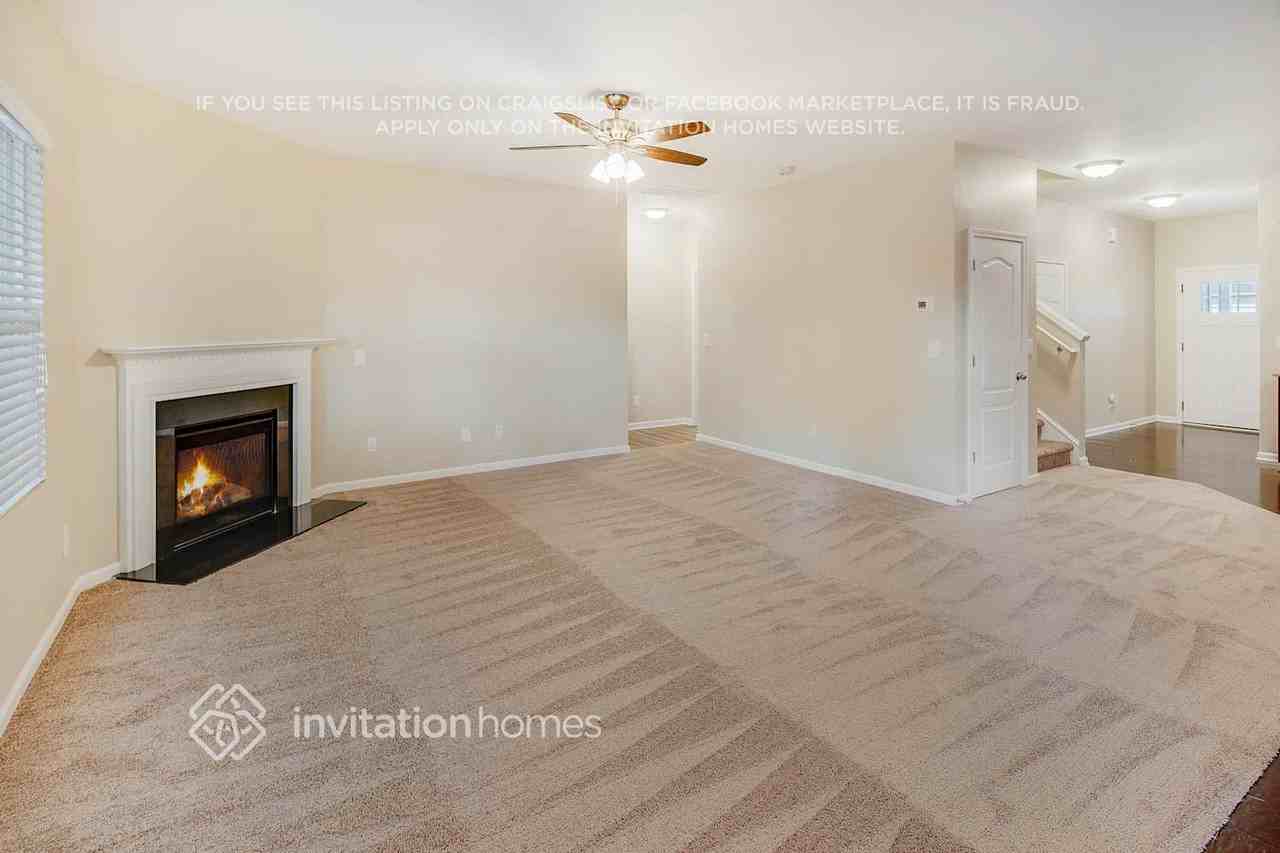 1006 Perennial Ln - Photo 4 of 29