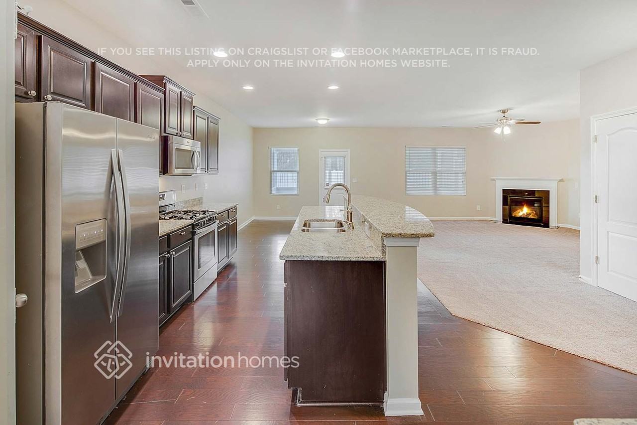 1006 Perennial Ln - Photo 6 of 29