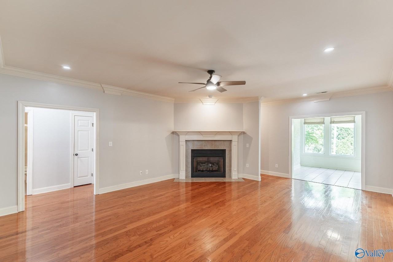 125 Monument Ln - Photo 2 of 15