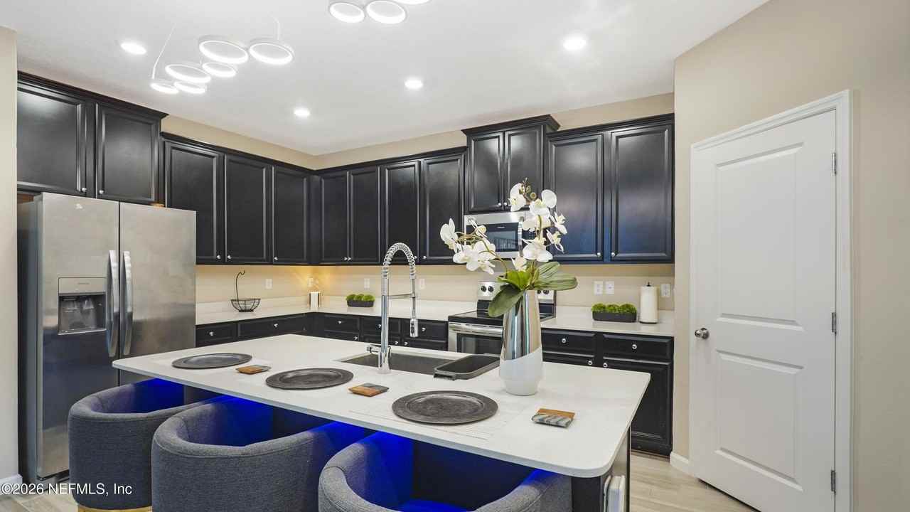 10815 Ventnor Ave - Photo 4 of 25