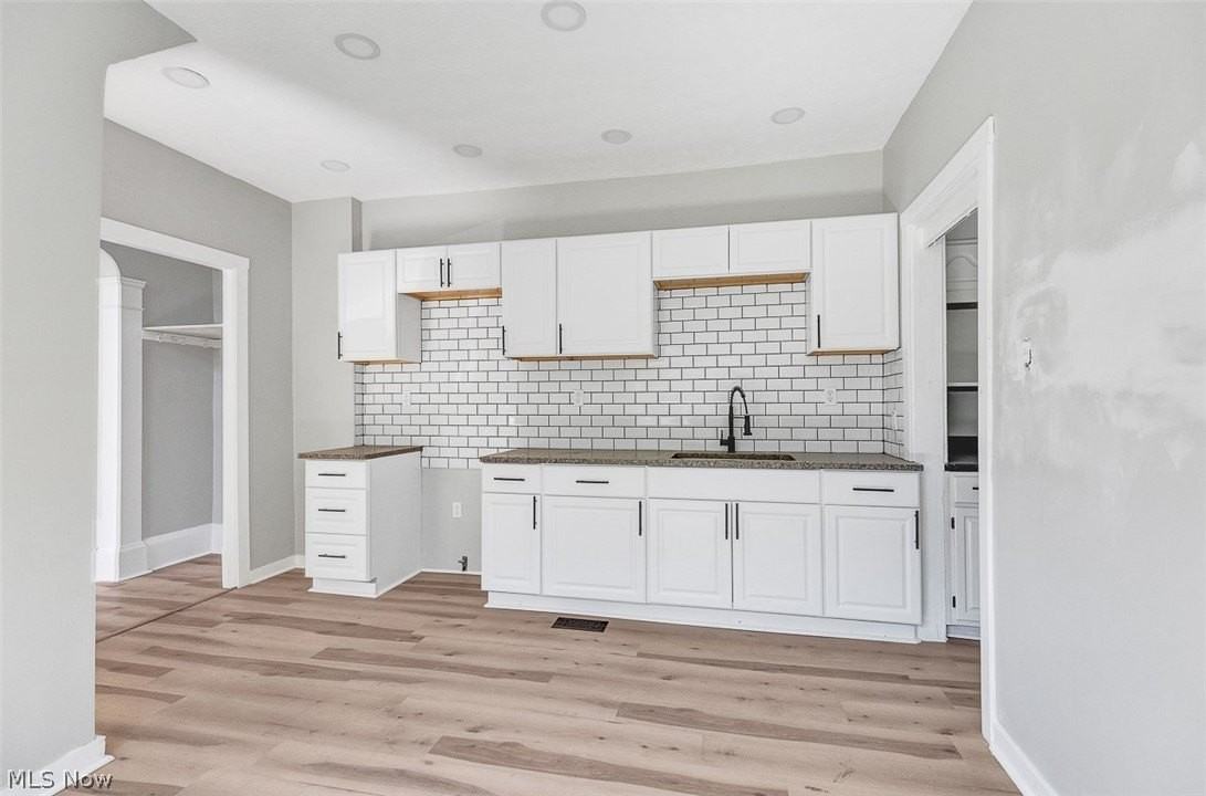 9807 Parkgate Ave - Photo 5 of 24