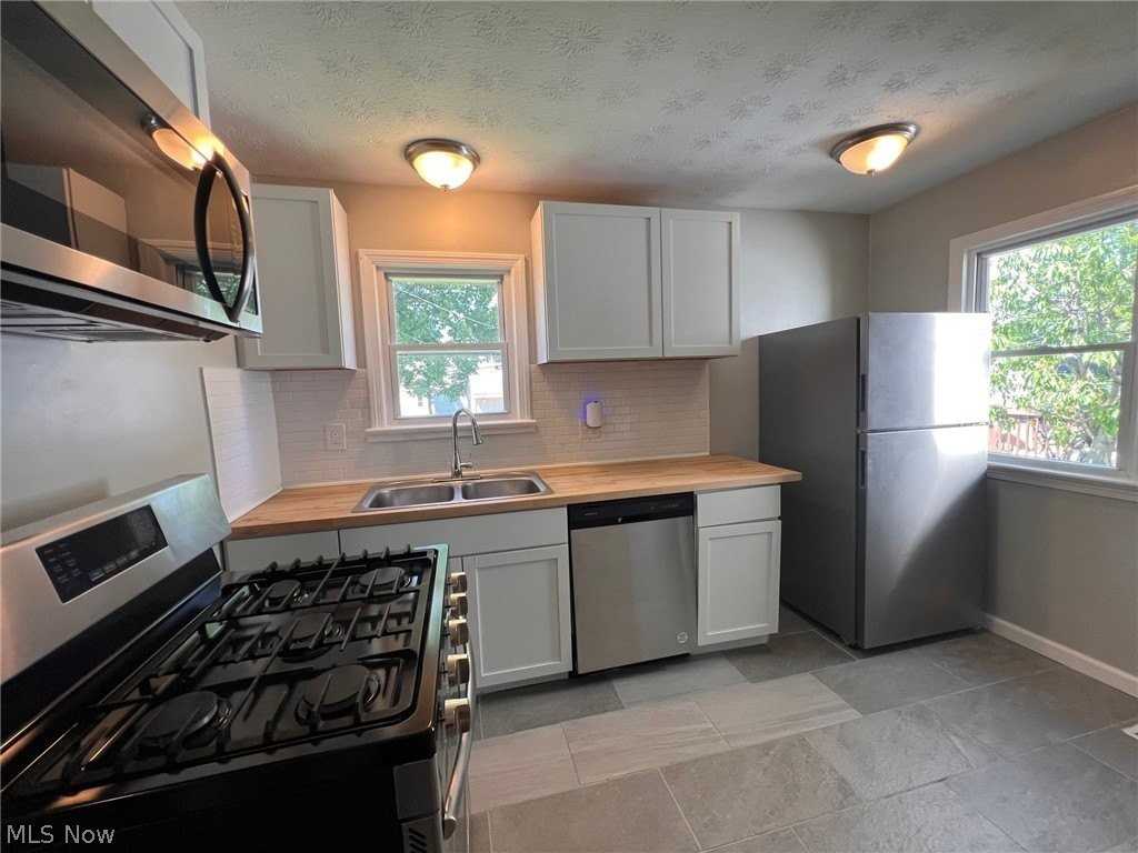 4606 Lincoln Ave - Photo 5 of 22