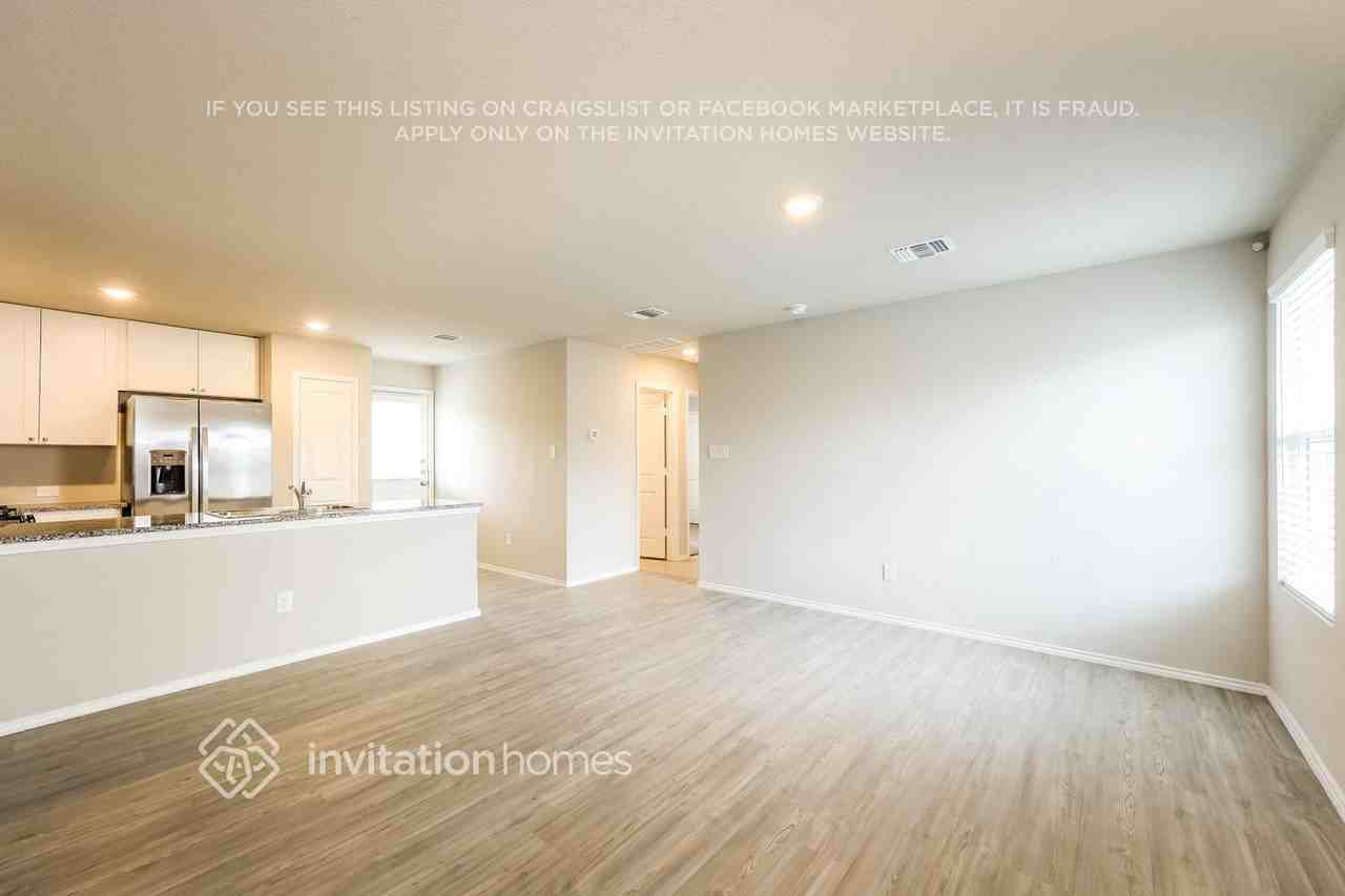 7312 Plata Cir - Photo 4 of 17