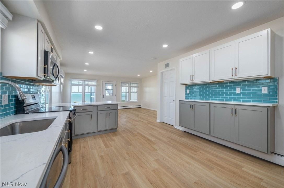 3842 Edgewater Dr - Photo 5 of 50