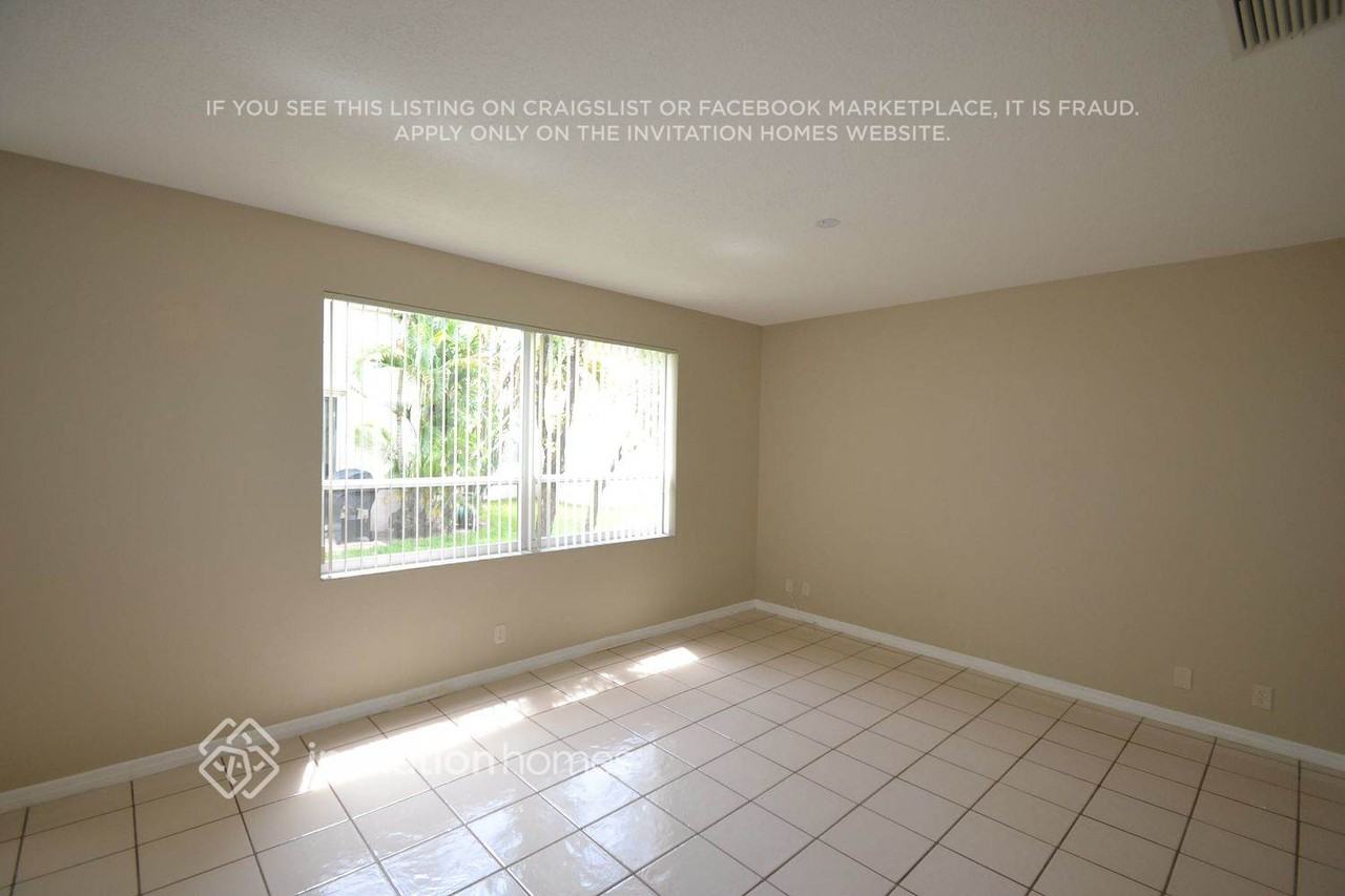 9404 Nw 8th Cir - Photo 3 of 13