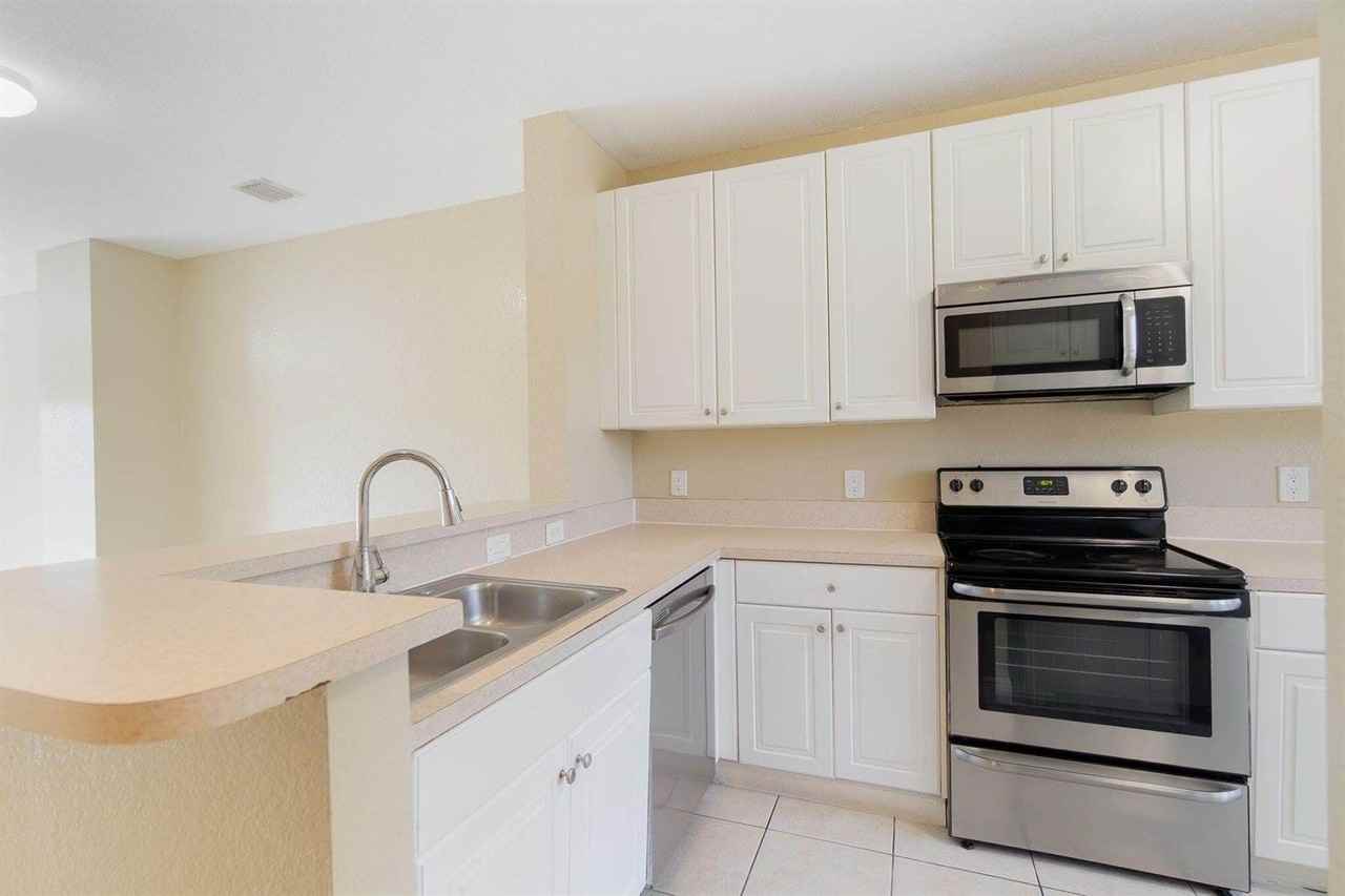 1718 Ne 6th St - Photo 4 of 28