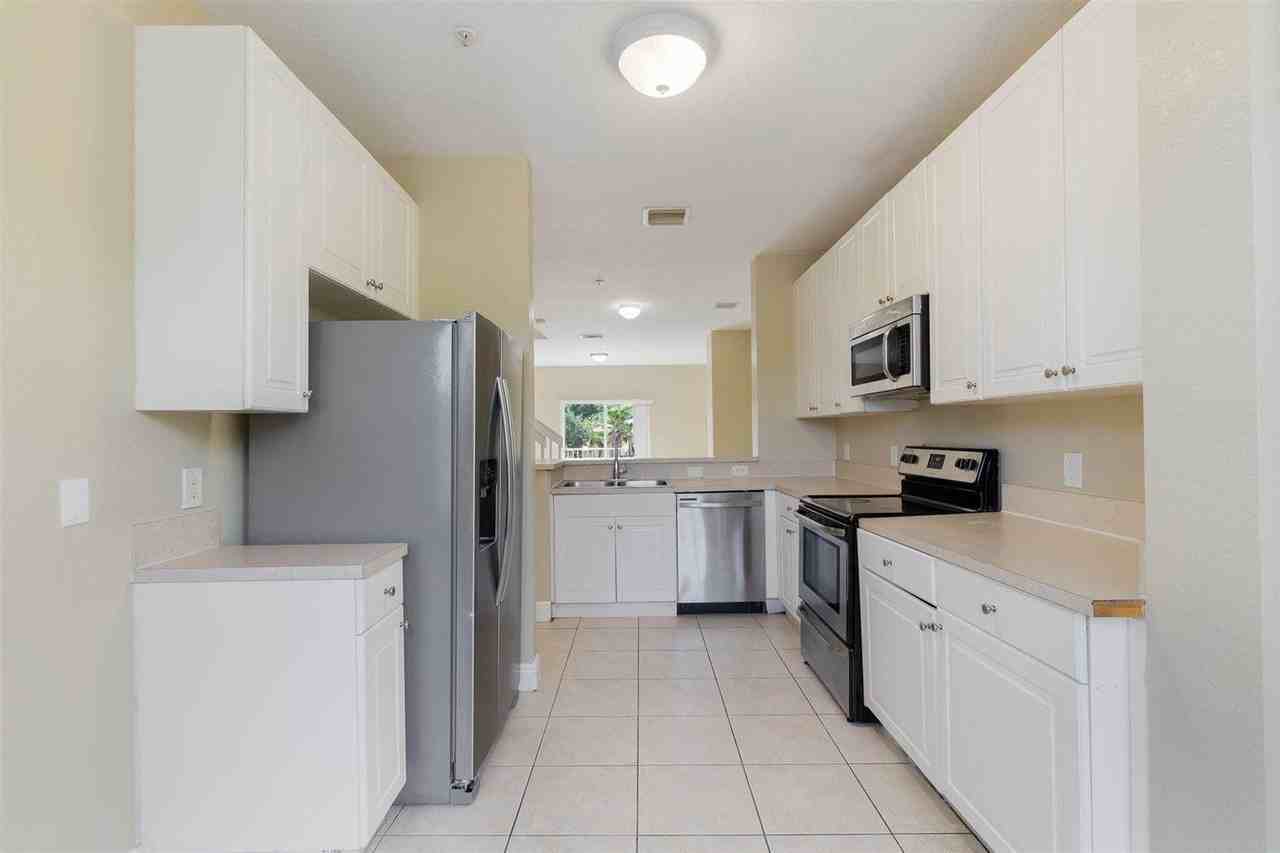 1718 Ne 6th St - Photo 7 of 28
