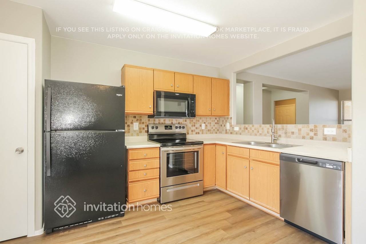 11765 W Dahlia Dr - Photo 6 of 15