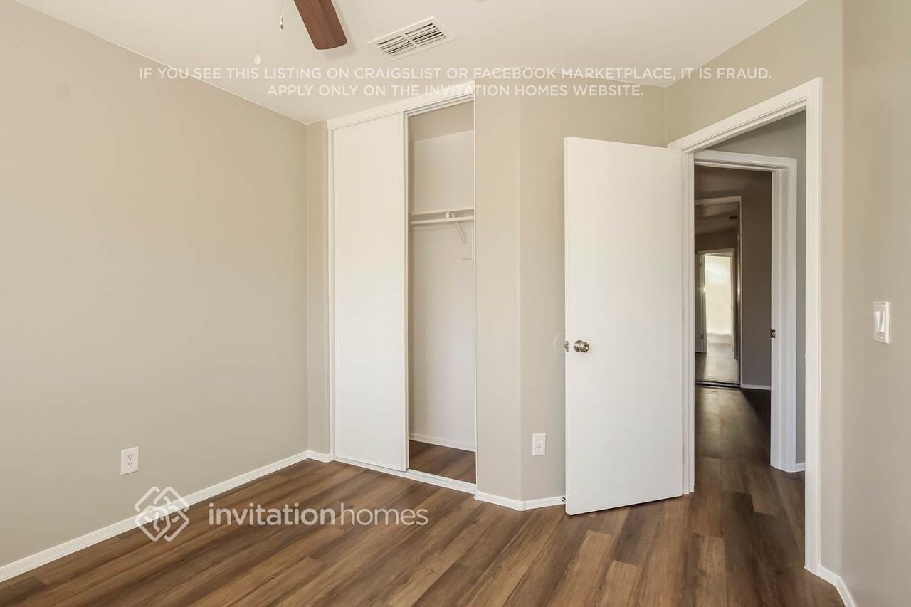 11765 W Dahlia Dr - Photo 7 of 15