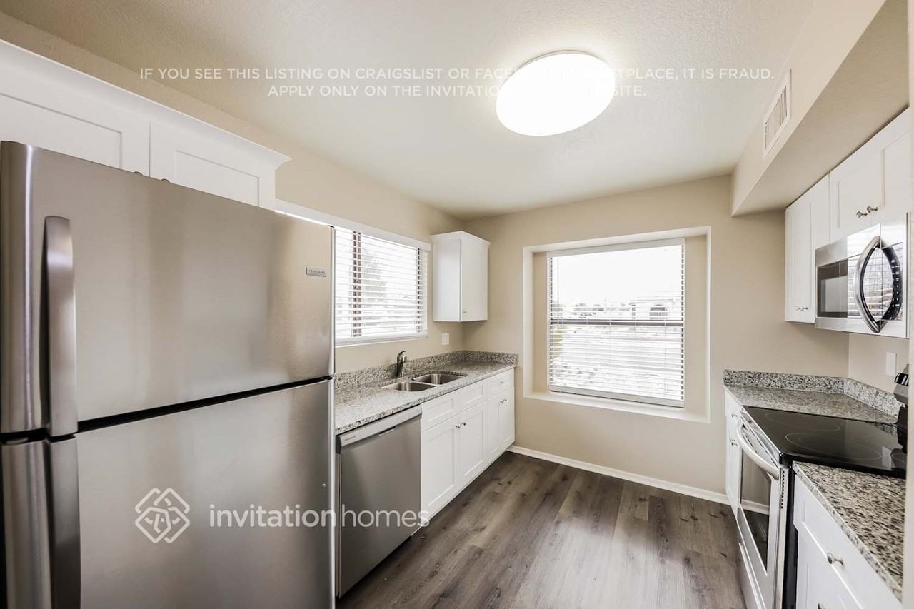 8702 W Indianola Ave - Photo 6 of 16