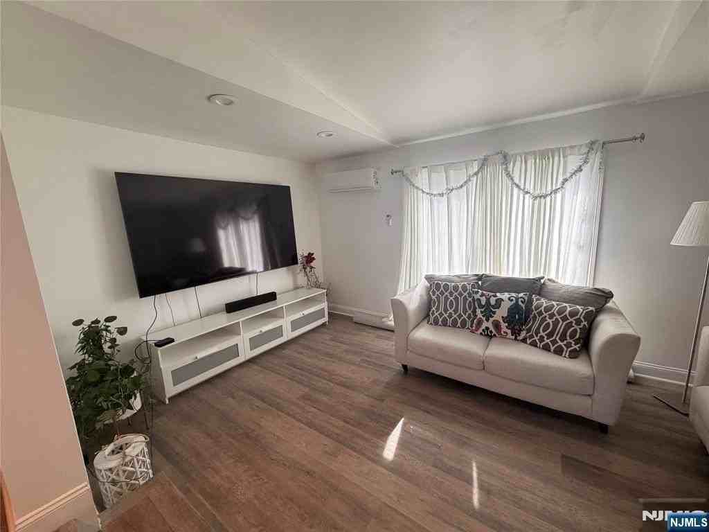 347 Forest Ave - Photo 3 of 13