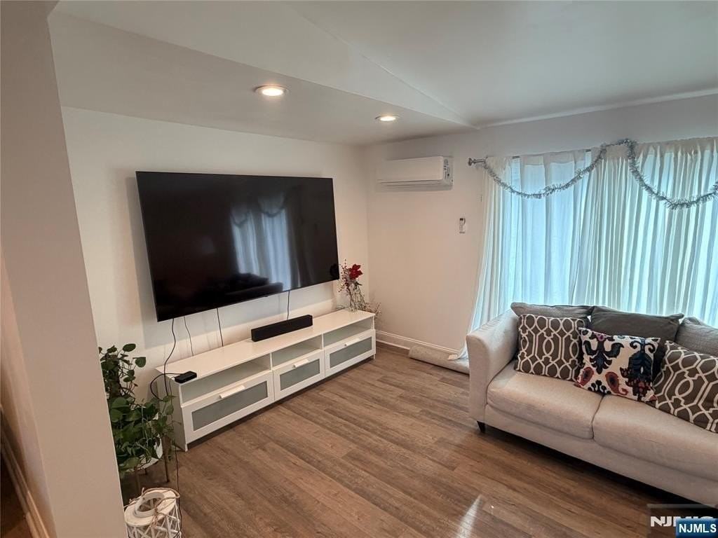 347 Forest Ave - Photo 5 of 13