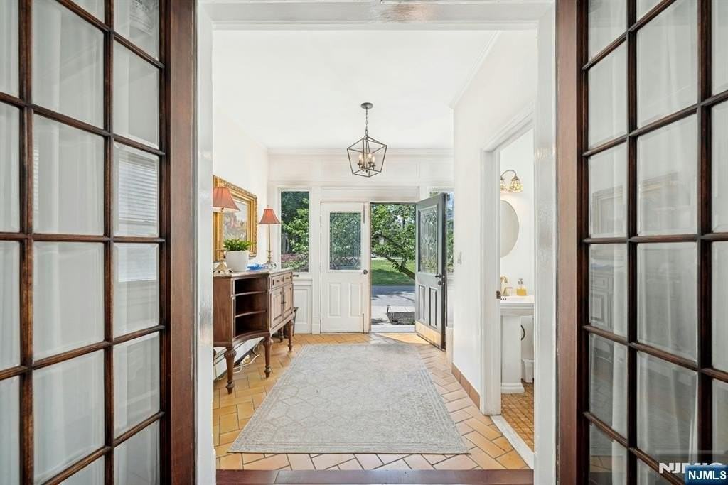 1016 Abbott Blvd - Photo 4 of 35