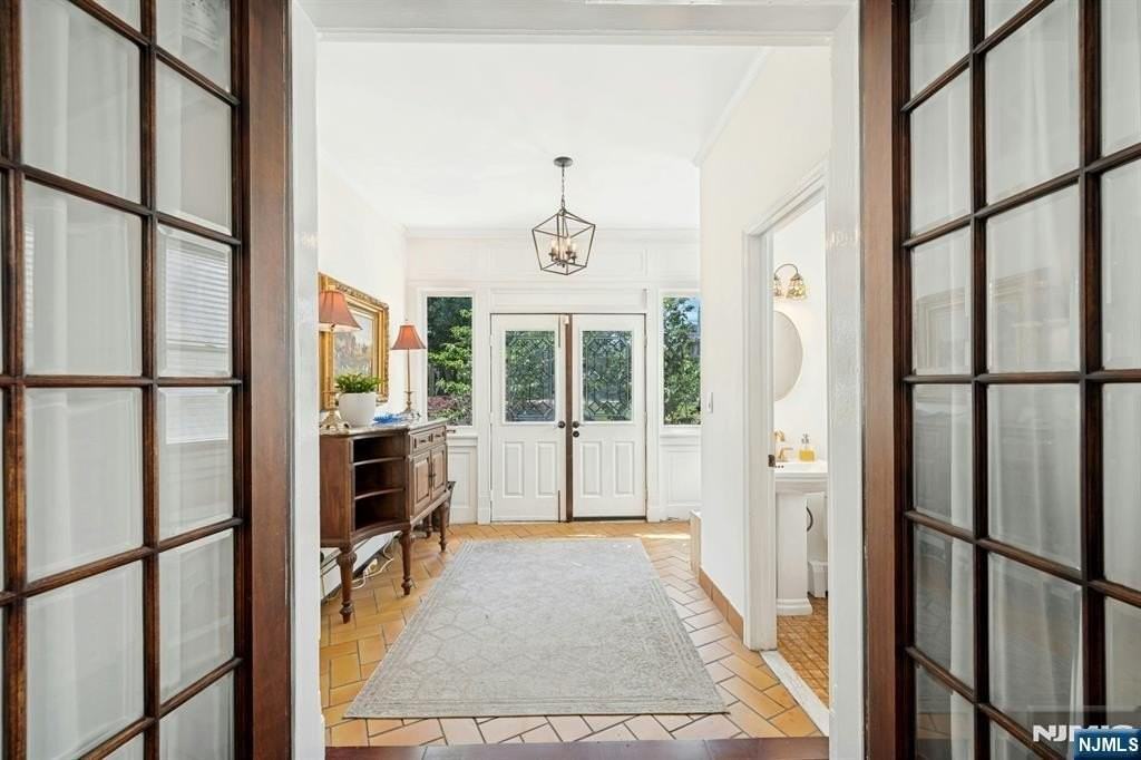 1016 Abbott Blvd - Photo 5 of 35