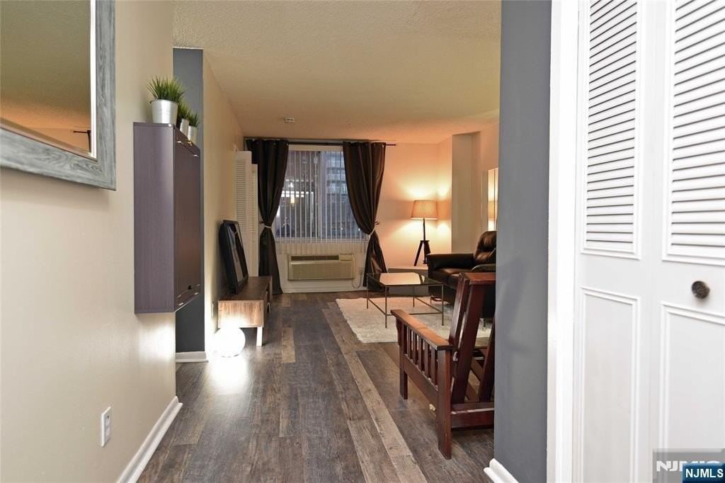 160 Overlook Ave #3E2 - Photo 4 of 15
