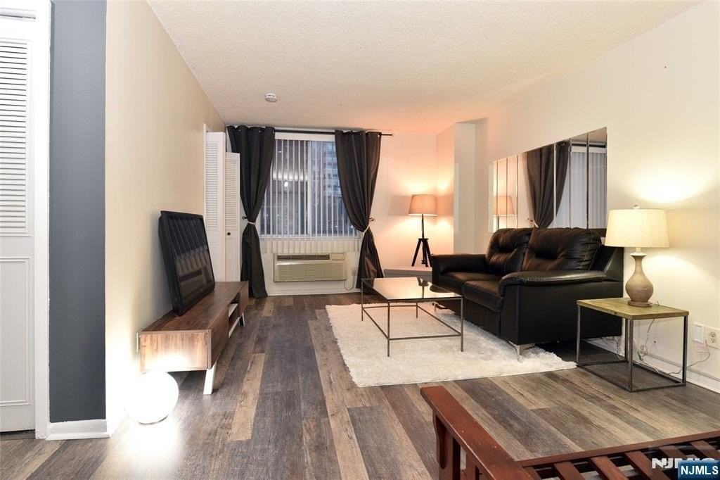 160 Overlook Ave #3E2 - Photo 6 of 15