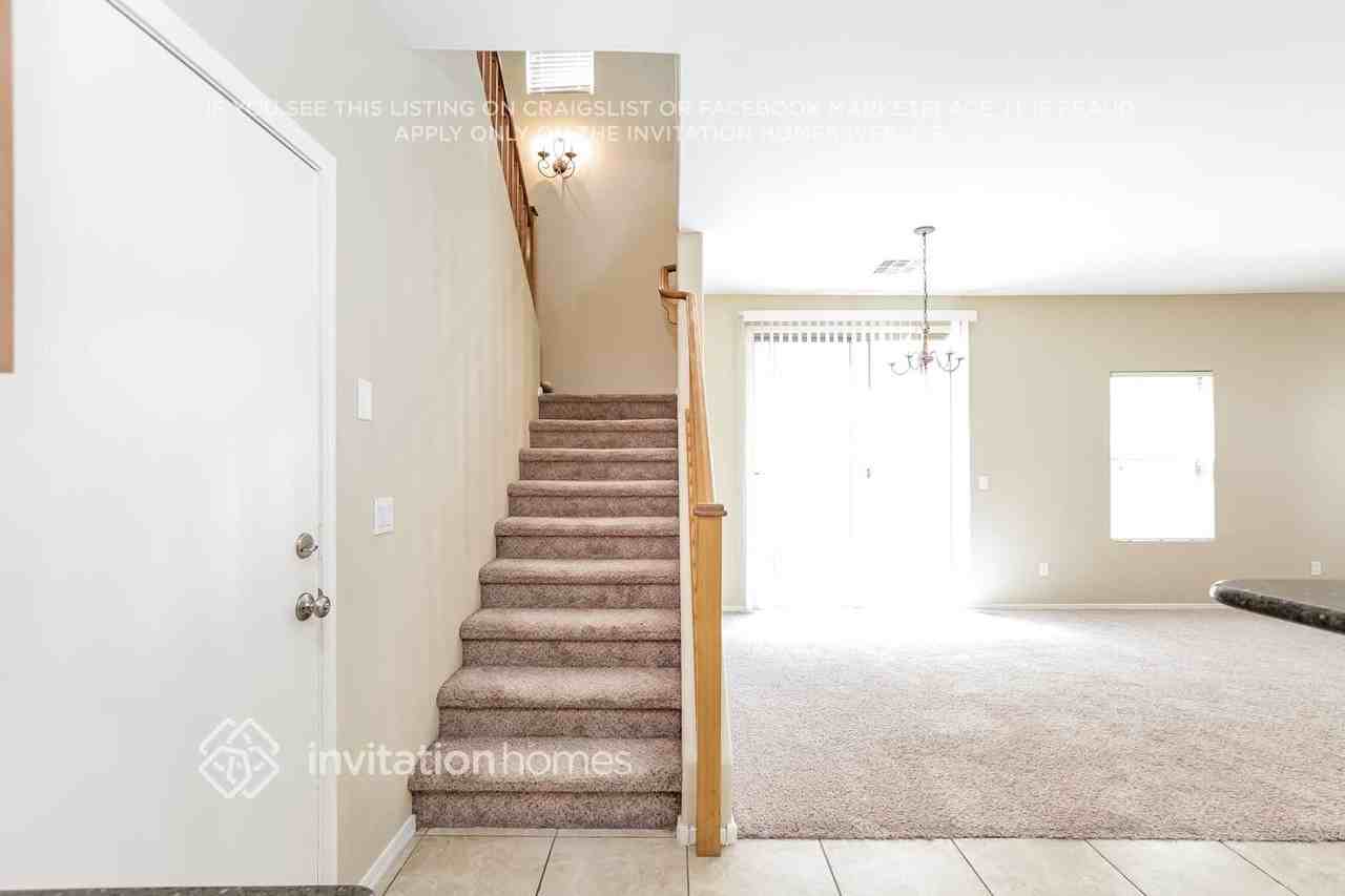 5816 E Hoover Ave - Photo 4 of 19