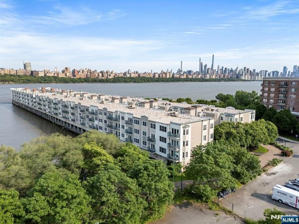 108 The Promenade #108 - Photo 3 of 49