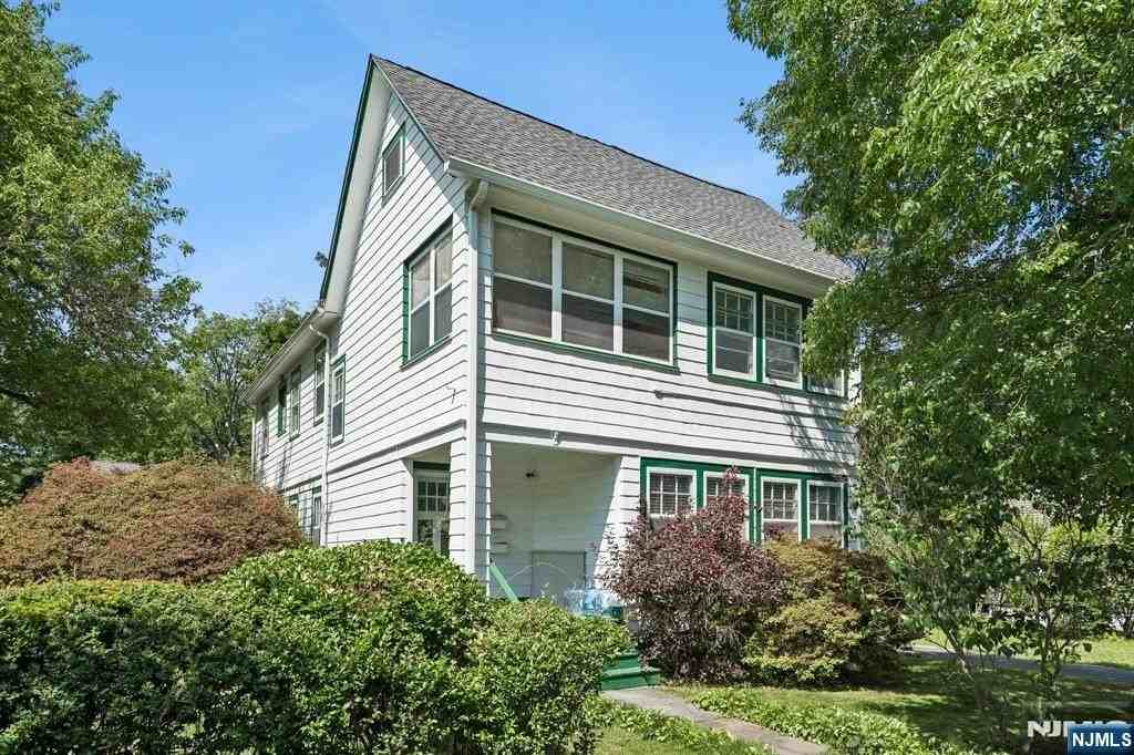 26 Howe Ave #2 - Photo 2 of 23