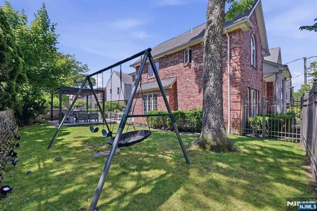 70 Mcelroy Ave - Photo 6 of 43