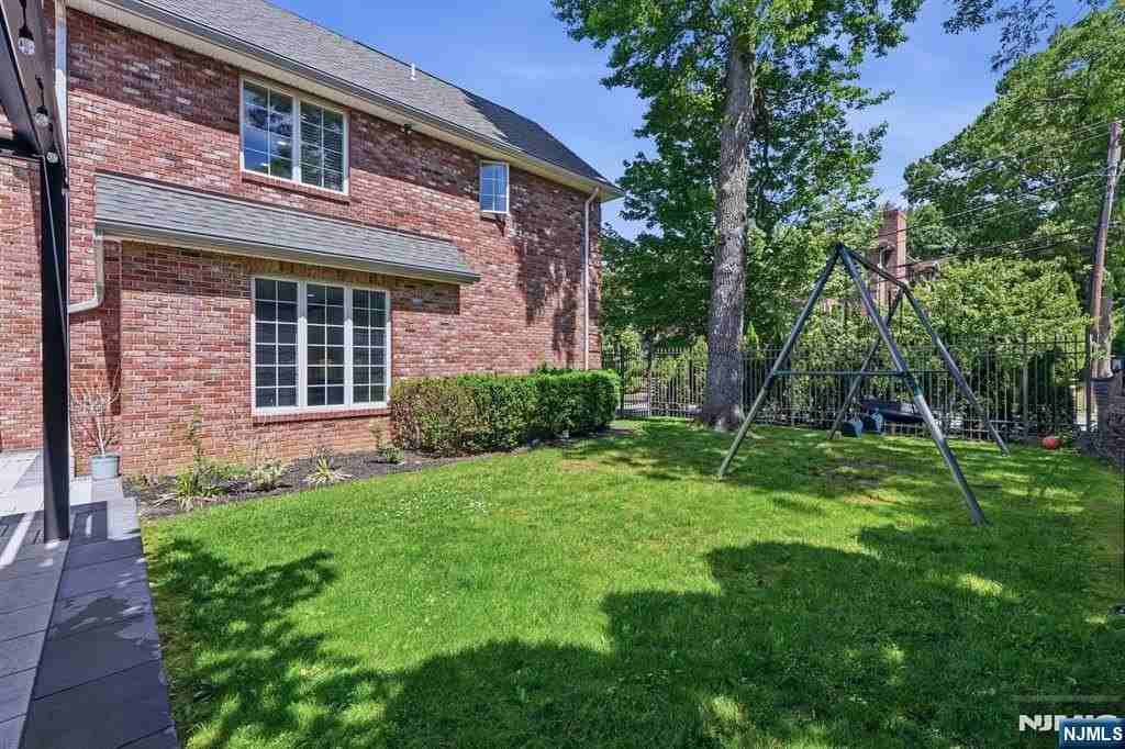 70 Mcelroy Ave - Photo 7 of 43