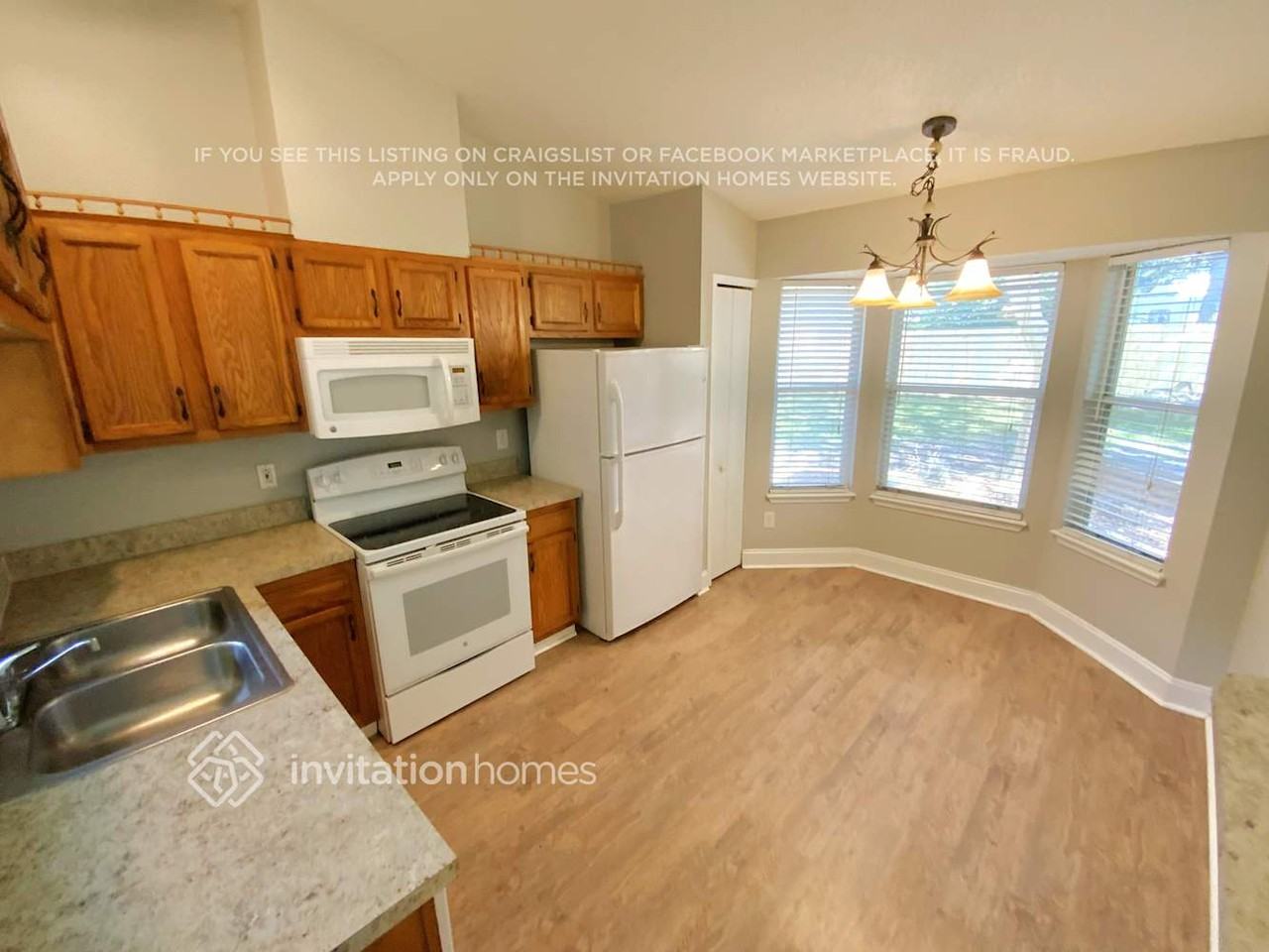 8763 Hammond Forest Dr - Photo 3 of 10