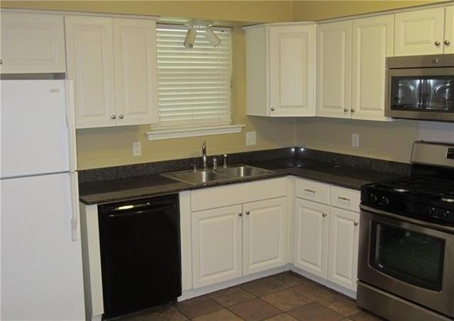 214 W Hickory St - Photo 3 of 25