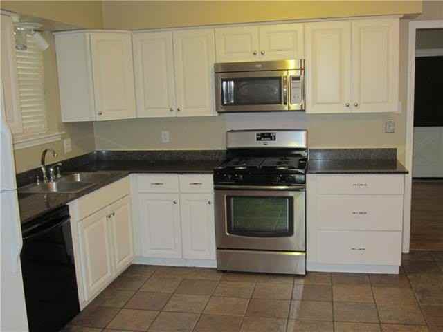 214 W Hickory St - Photo 4 of 25